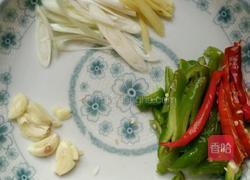 豆芽芹菜炒肉丝的做法图解3
