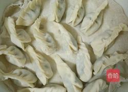 玉米肉饺子的做法图解2