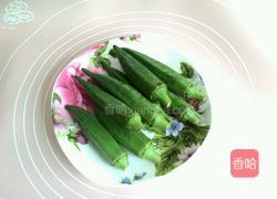 秋葵炒鸡蛋的做法图解1