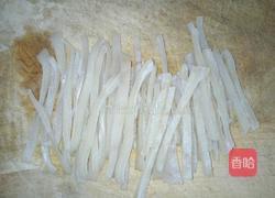 胡萝卜炒猪皮的做法图解1