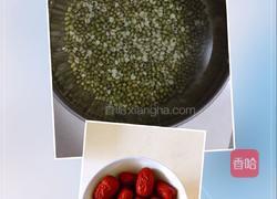 红枣绿豆粥的做法图解1