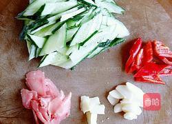 黄瓜木耳炒肉片的做法图解2