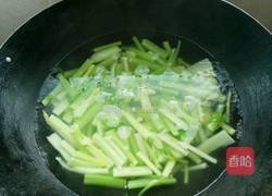 芹菜炒牛肉的做法图解1