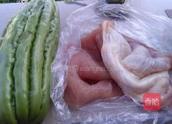 苦瓜烧肉筋的做法图解1