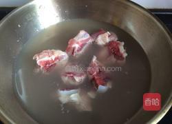 大骨杂蔬汤的做法图解1