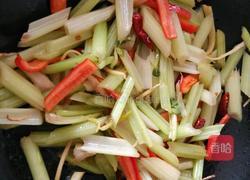 酸辣西芹的做法图解4
