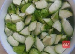 紫菜丝瓜肉片汤的做法图解1