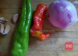 洋葱拌木耳的做法图解1