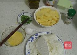 鸡蛋土豆饭饼的做法图解1