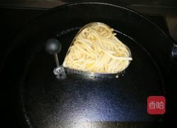 鸡肉面条爱心饼的做法图解5