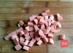豌豆炒香肠的做法图解4