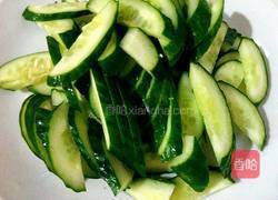 火腿黄瓜炒蛋的做法图解1