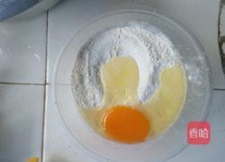 胡萝卜鸡蛋葱花饼的做法图解1