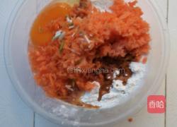 胡萝卜鸡蛋葱花饼的做法图解2