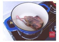 药膳鸽子汤的做法图解1