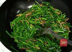 韭菜花肉丝的做法图解4