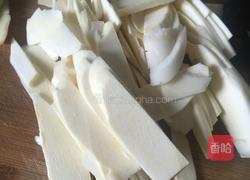 茭白、仔姜、红椒的做法图解1