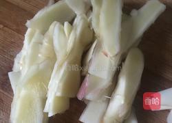 茭白、仔姜、红椒的做法图解2