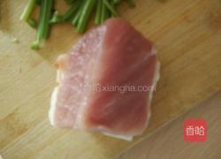 肉片炒芹菜木耳的做法图解1