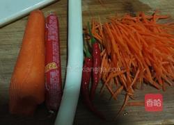 胡萝卜蛋饼的做法图解1