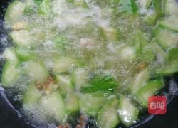 木耳丝瓜虾饺汤的做法图解5