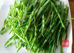 猪耳朵豆角炒肉丝的做法图解2