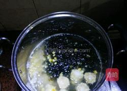 紫菜玉米蛋花汤的做法图解3