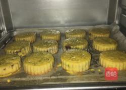 豆沙蛋黄月饼的做法图解7