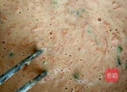 胡萝卜鸡蛋牛奶饼的做法图解2