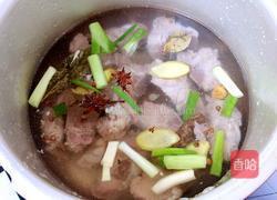 排骨炖玉米海带汤的做法图解6