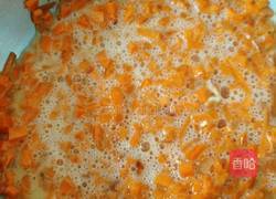 胡萝卜鸡蛋饼卷火腿肠的做法图解2