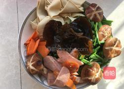 韭菜苔杂炒的做法图解1