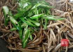 青椒茶树菇的做法图解5