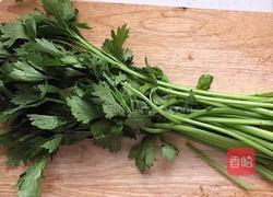 鲜虾香芹馄饨的做法图解2