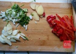 洋葱烧扁鱼的做法图解3