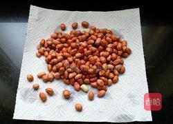 老醋花生米的做法图解1