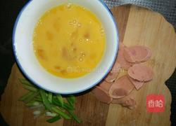 火腿肠炒鸡蛋的做法图解1