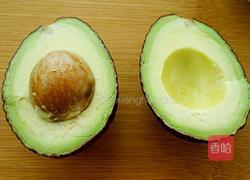 牛油果沙拉的做法图解2