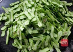 刀豆炒瘦肉的做法图解2