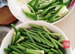 排骨蒜薹的做法图解3
