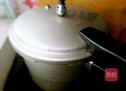 胡萝卜玉米排骨汤的做法图解6