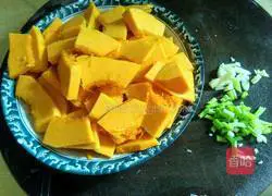 How to make stir-fried pumpkin 1
