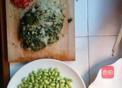 酸菜炒毛豆的做法图解1