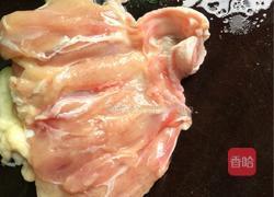 鸡腿包蛋黄的做法图解1