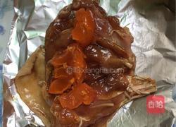 鸡腿包蛋黄的做法图解3