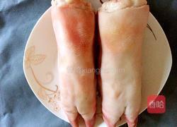 红烧猪蹄的做法图解1