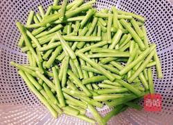 凉拌酸辣豆角的做法图解2