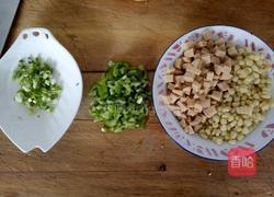 酱油炒饭的做法图解1