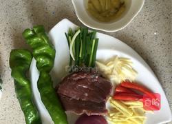辣椒炒牛肉的做法图解1