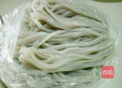 红薯粉粿条汤的做法图解2